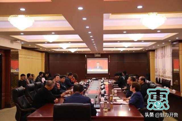 开鲁县各界党员干部收听收看十三届全国人大三次会议开幕式-2.jpg