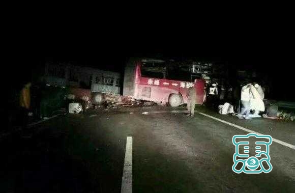 内蒙古牙克石境内一大巴车与货车相撞已致12人死亡-2.jpg