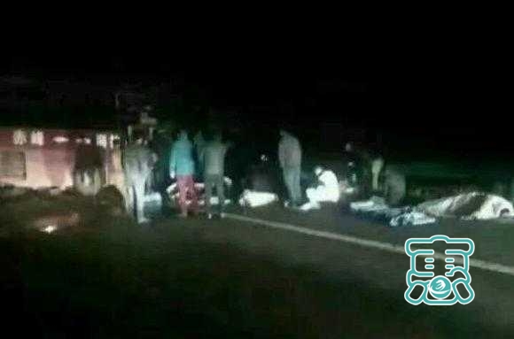 内蒙古牙克石境内一大巴车与货车相撞已致12人死亡-3.jpg