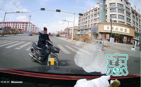 内蒙古一男子无证酒后骑报废摩托车与轿车相撞，经抢救无效死亡-2.jpg