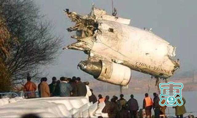 2004年包头空难纪实：机翼结冰撞上摩天轮，解体后53人无一生还-1.jpg