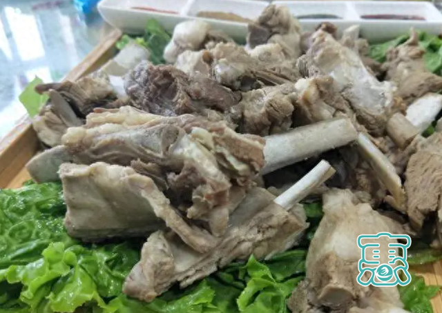 内蒙古12盟市的代表美食，“超硬核”蒙餐当之无愧，是吃肉的行家-2.jpg