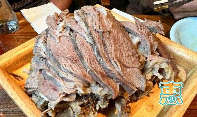 内蒙古12个盟市的名菜，“硬核”蒙餐当之无愧，都是吃肉的好手-2.jpg