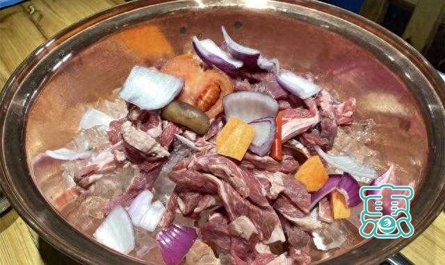 内蒙古12个盟市的名菜，“硬核”蒙餐当之无愧，都是吃肉的好手-3.jpg