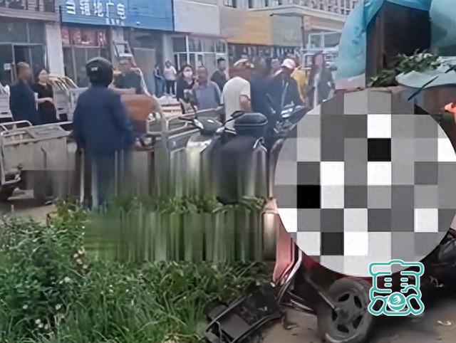 内蒙古一货车失控冲进集市，造成多人伤亡，肇事者已被警方带走-1.jpg