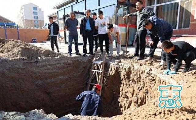 挖掘机连挖3天发现两名30多年前遇害人遗骸 警方：系恶势力头目-3.jpg