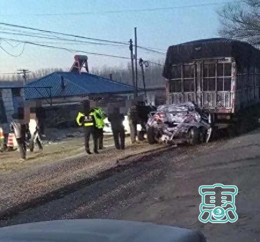 突发!内蒙古科右前旗发生一起交通事故，知情者：造成3死1伤-1.jpg